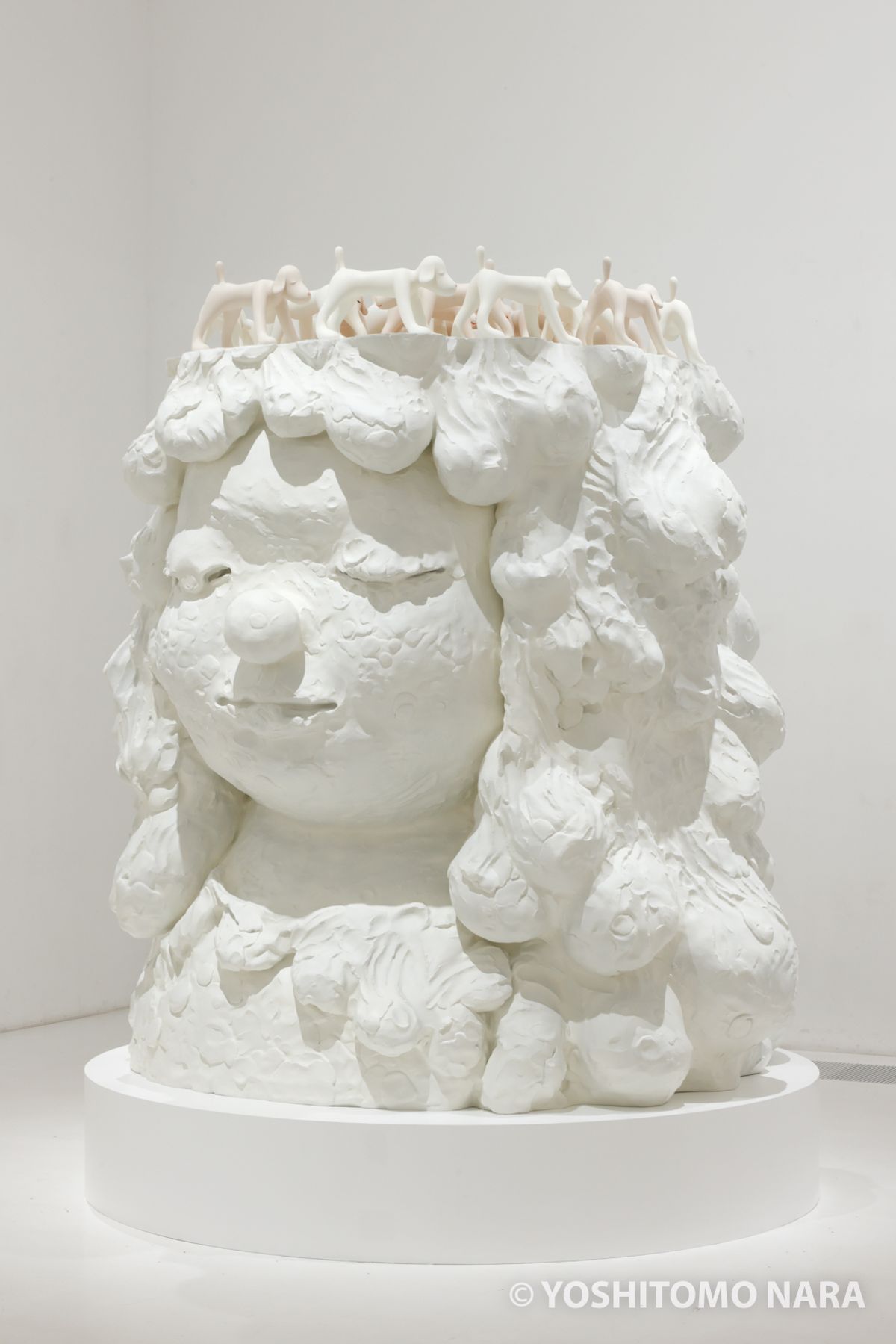 No.YNF7599 - 台座としての森の子 2023 | YOSHITOMO NARA The Works