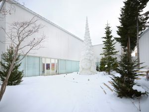 奈良美智作 森子のミニバージョン 奈良美智作品【ミニ森ガール】の買取・査定はミライカ美術にお任せください