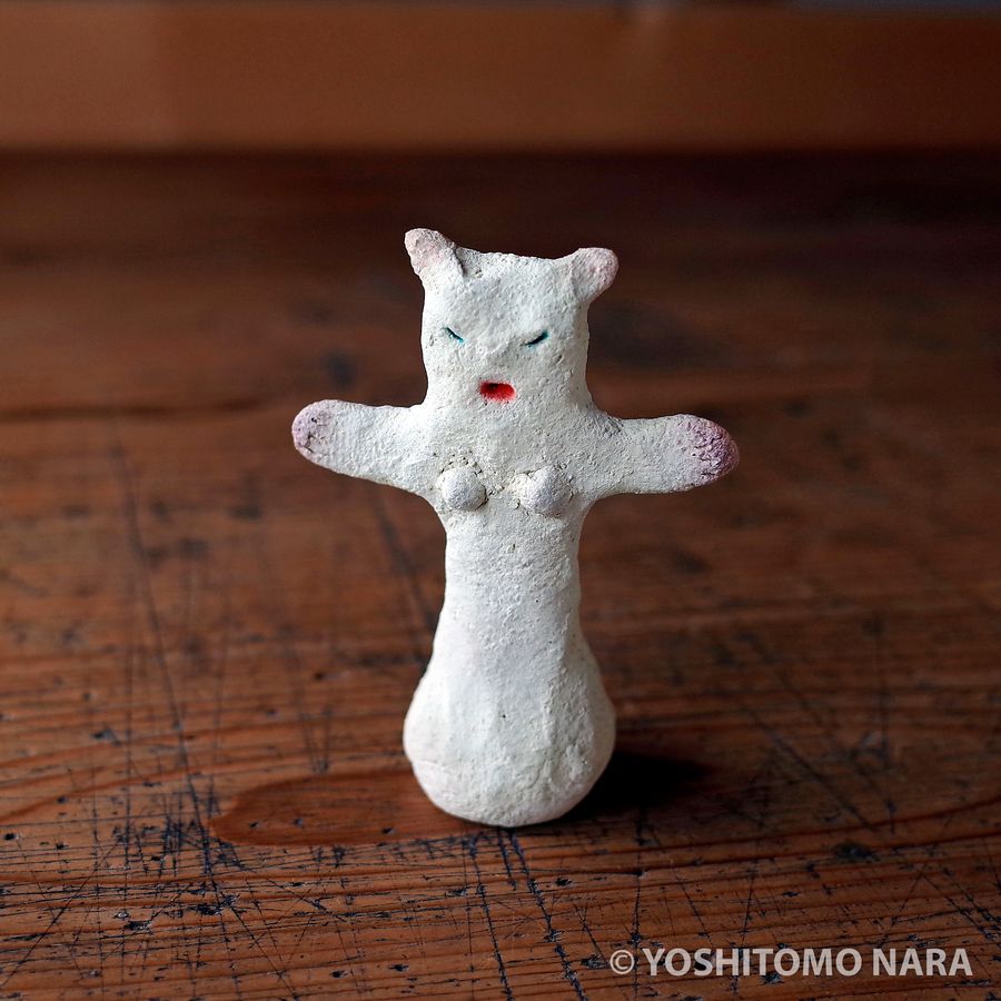 絵画。壁掛け原画【ピアノの部屋の椅子の上の白い猫と美しい花】 絵画。壁掛け原画【結婚式の素敵なピアノ曲とかわいい白い猫