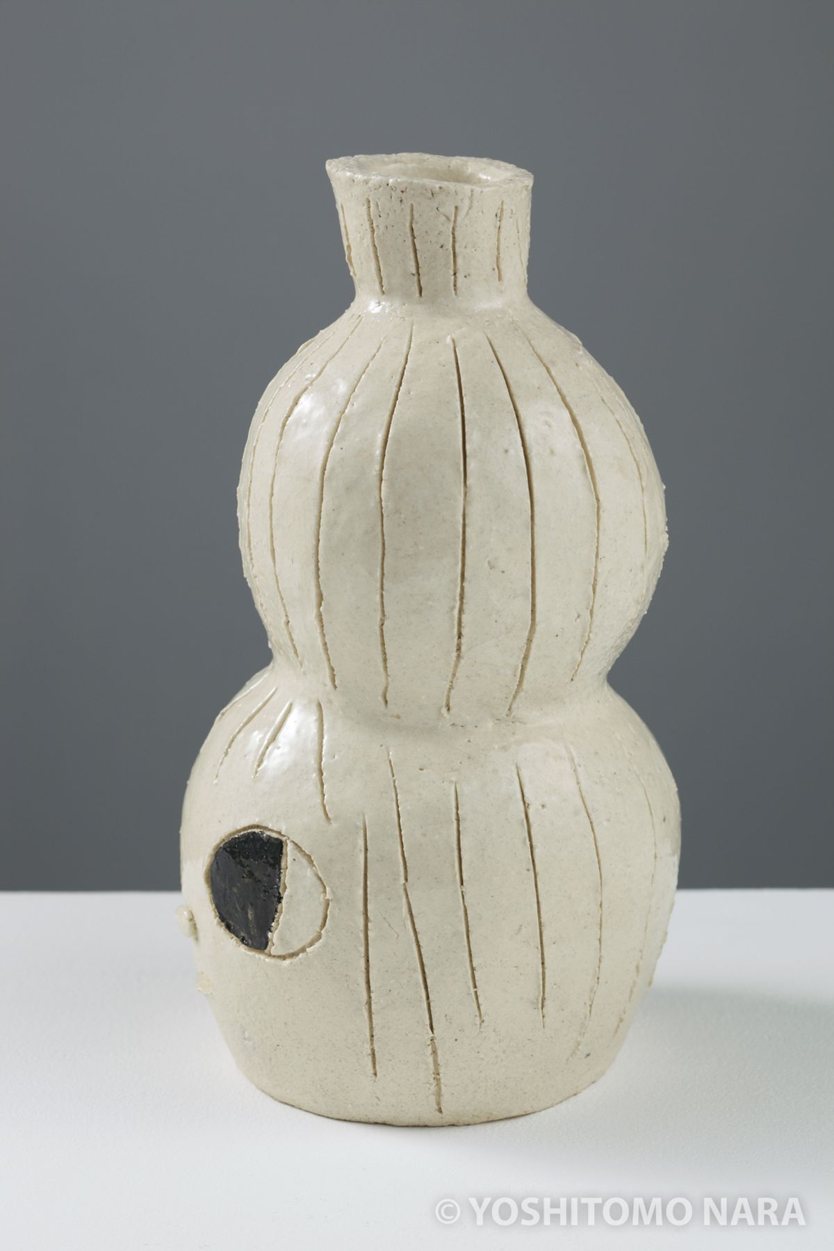 No.YNF5157 - 段々花瓶（小） 2009 | YOSHITOMO NARA The Works